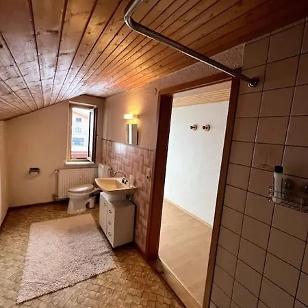 Schoene Mit Parkplatz Und Bikergarage Ohne Kueche *