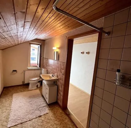 Schoene Mit Parkplatz Und Bikergarage Ohne Kueche *